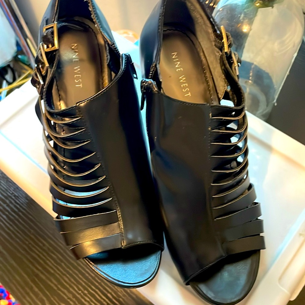 Nine West 7 1/2 med 3 inch heel